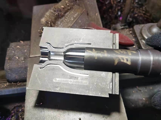 Máquina de prensagem de forja a quente para fabricação de peças de latão amplamente utilizada e personalizada