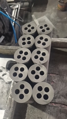 100% Densidade de carbono 1,78 g/cm3 1,85 g/cm3 Matriz de grafite para latão de fundição contínua
