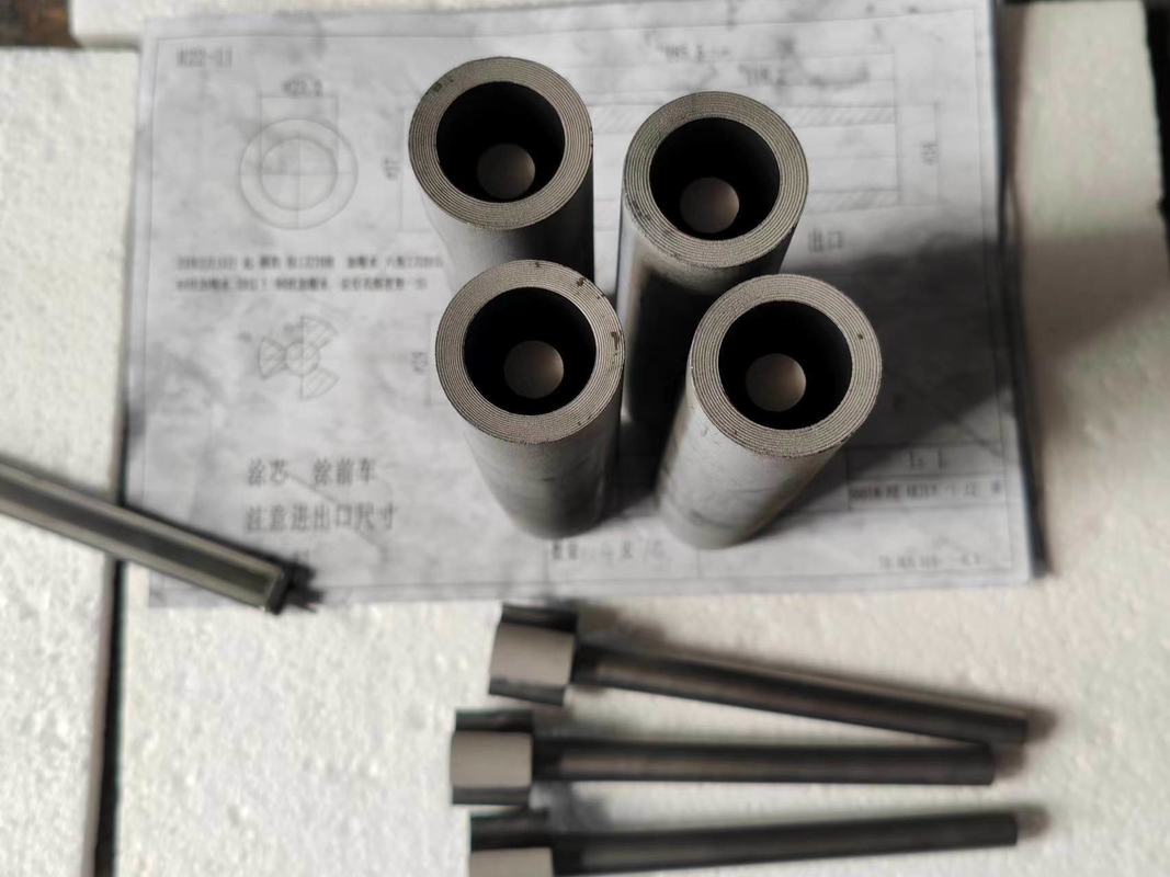 Um buraco Dois buracos Molde de grafite para fundição de latão Tamanho 5 mm a 140 mm Resistência 7-10 Ohm